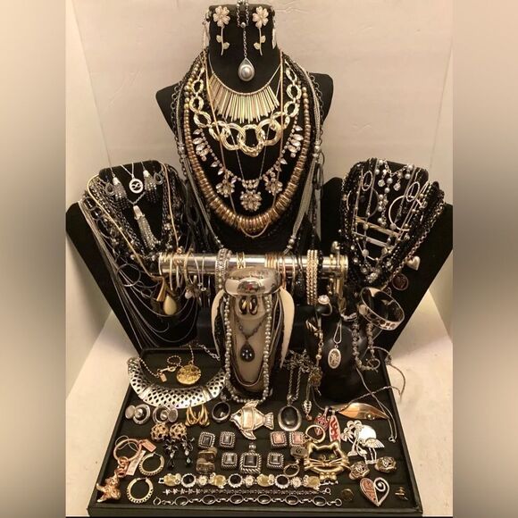 4โLBs vintage Costume gold silver Jewelry Lot~ Signed & Unsigned All Wearable - Picture 7 of 12